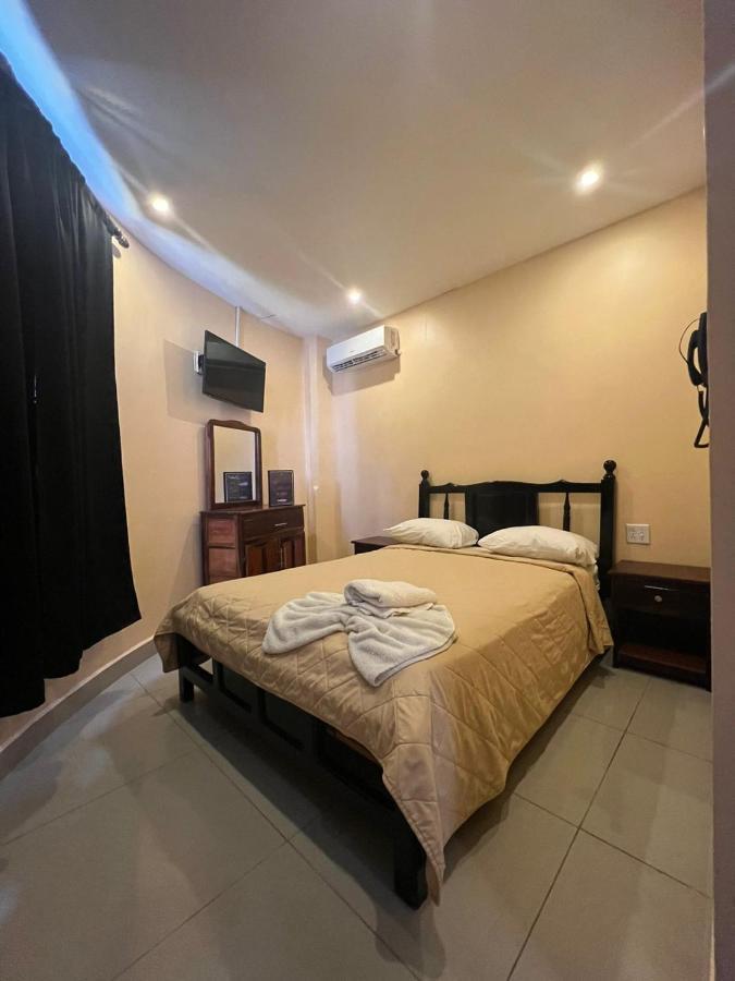 La Cubana Hotel & Suites Colon Exterior photo