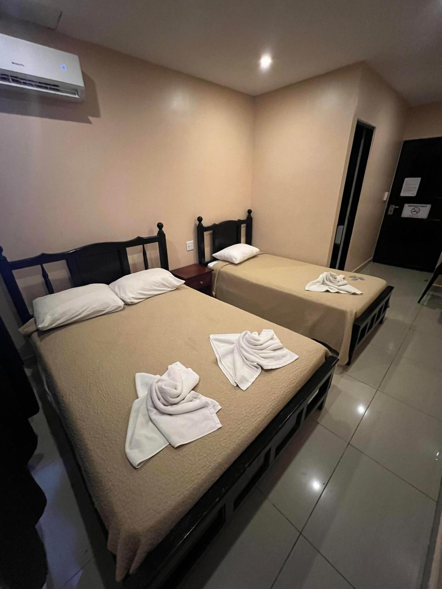 La Cubana Hotel & Suites Colon Exterior photo